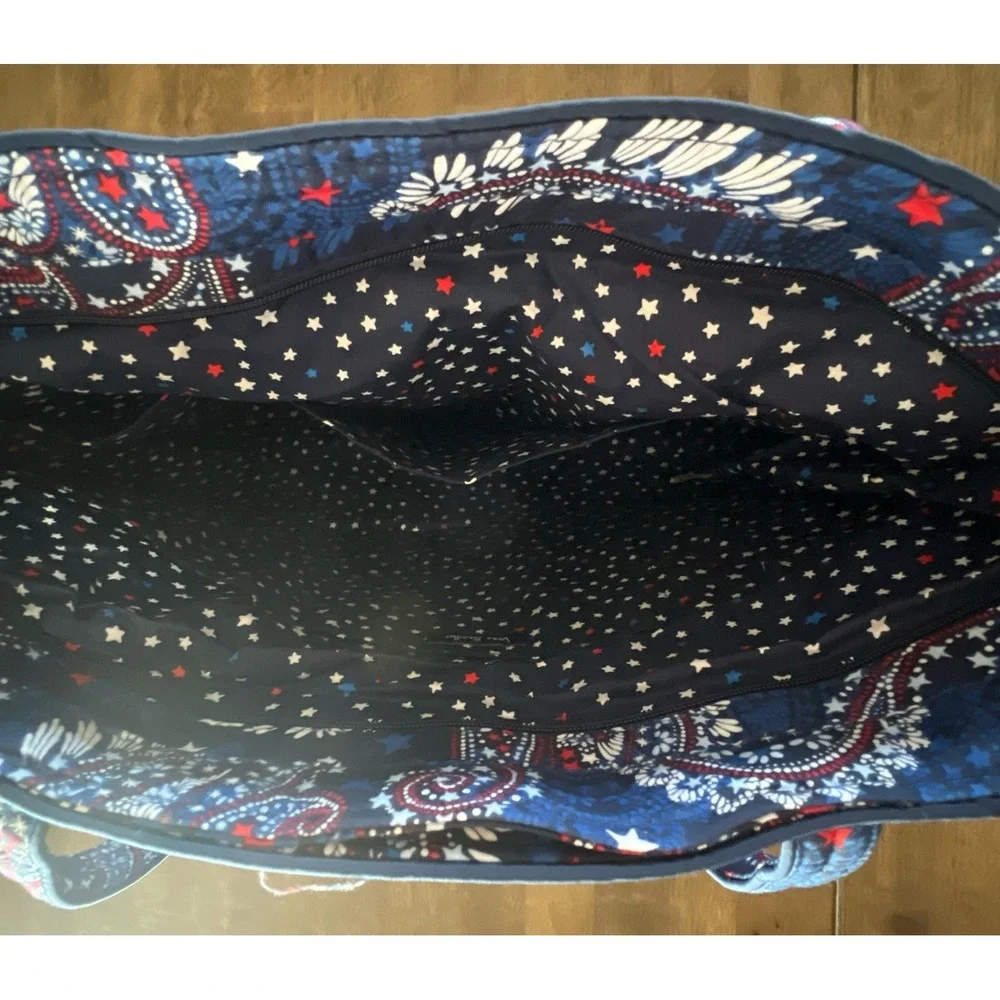 Vera Bradley bag Iconic Vera Tote in the Fireworks Paisley Brand New With Tags - Picture 8 of 9